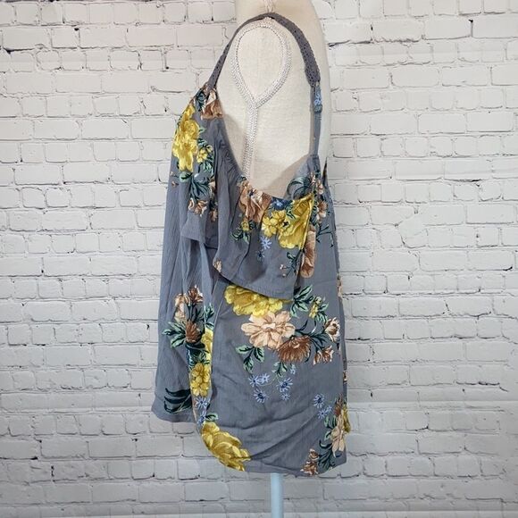 (NWT) Torrid Stone Grey Floral Cold Shoulder Blouse - Picture 4 of 8